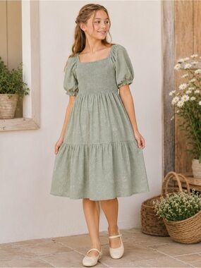 Fazarka Girls Sage Green Smocked Dress Size 11-12 NWT Puff Sleeve Midi